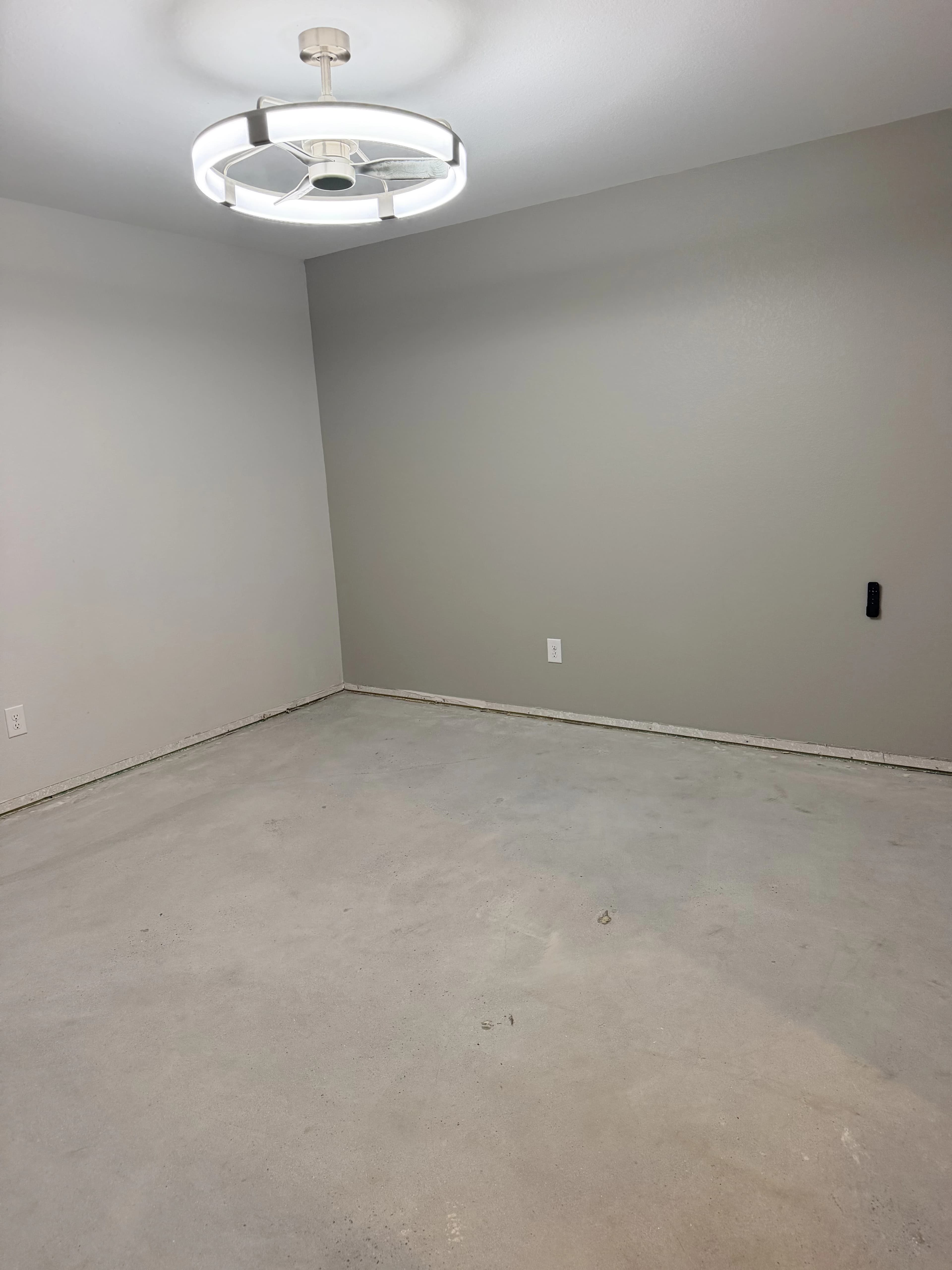 Metallic epoxy floor detail